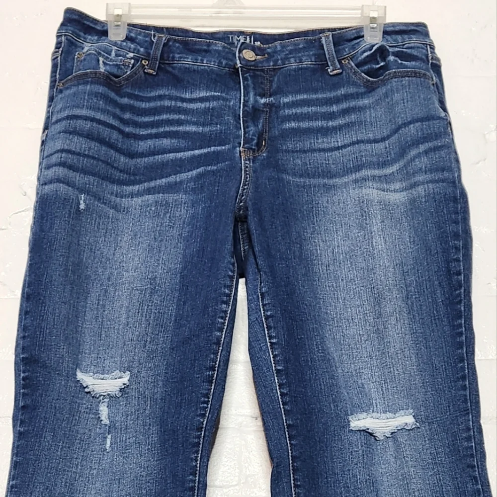 Distressed Straight Leg Jeans - Picture 3 of 6